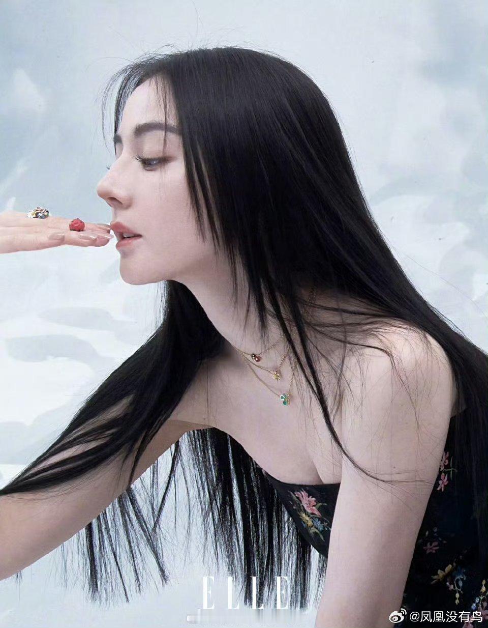 时尚女王迪丽热巴打响开季第一枪