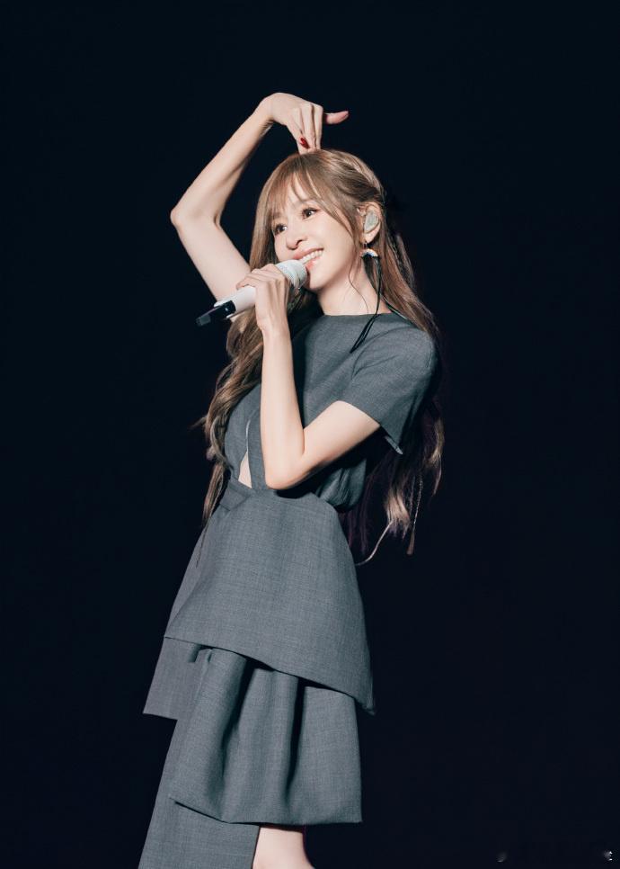 王心凌最厉害之处就是在低谷期买回了她所有的音乐版权了吧。 