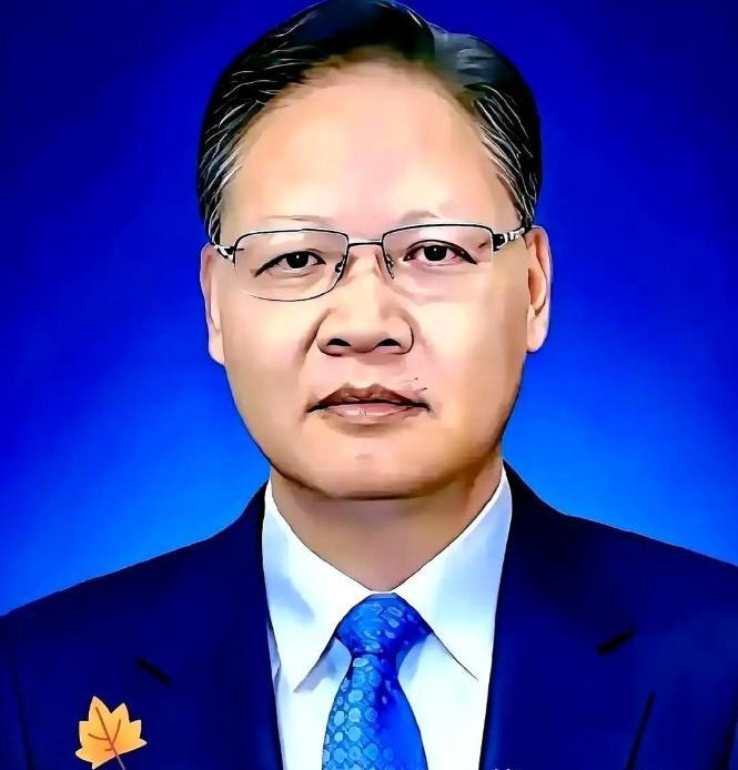 前脚，大使刚把纪念品送到第十万个印度签证申请人手上，又是免签证费，又是指纹免采，