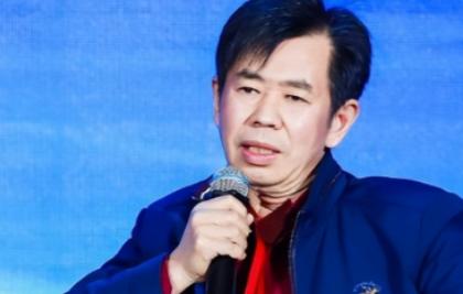 戴旭曾经表示，为何今日围堵反较往昔更甚？只因我们弄丢了伟人 “只警告一次” 的铁