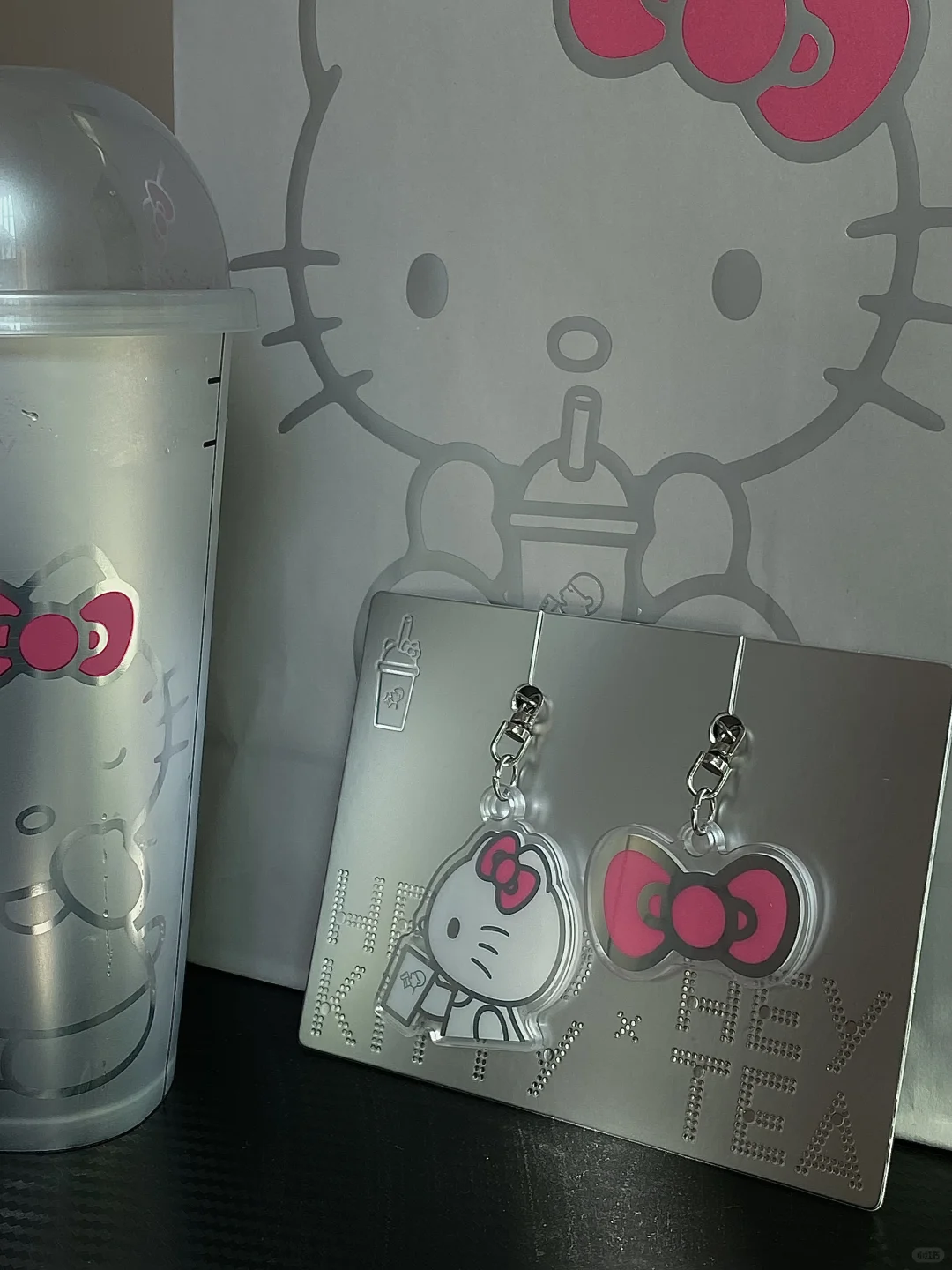 喜茶✖️ 𝗛𝗲𝗹𝗹𝗼𝗸𝗶𝘁𝘁𝘆这波已冲！！！！