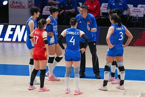 国际排坛动态中国女排1比3巴西女排赵勇：和巴西打，我认为现在我们的这个阵容在整体