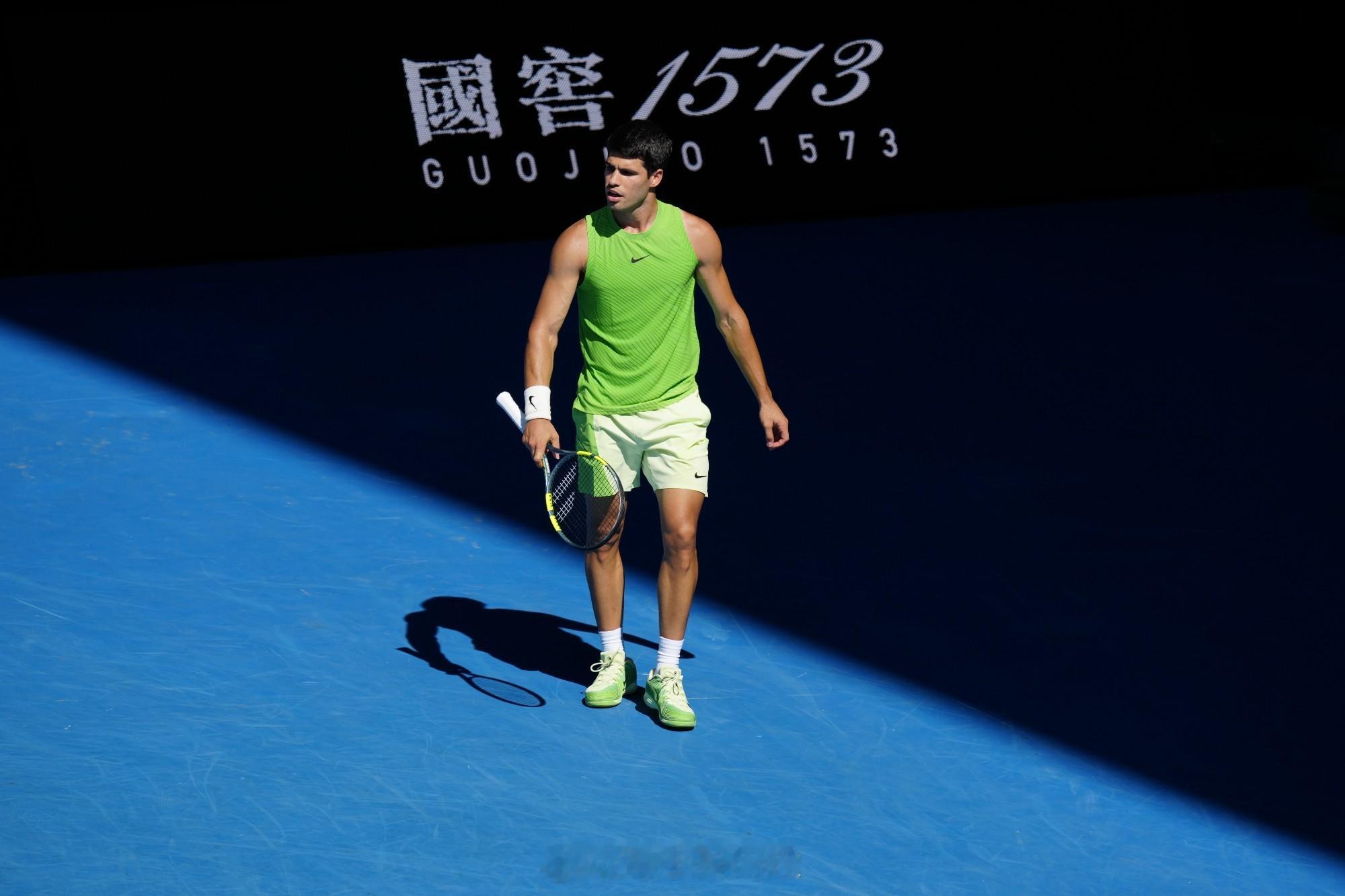 澳网2026 阿尔卡拉斯6-4/7-6(5)/6-7(3)兹维列夫。 