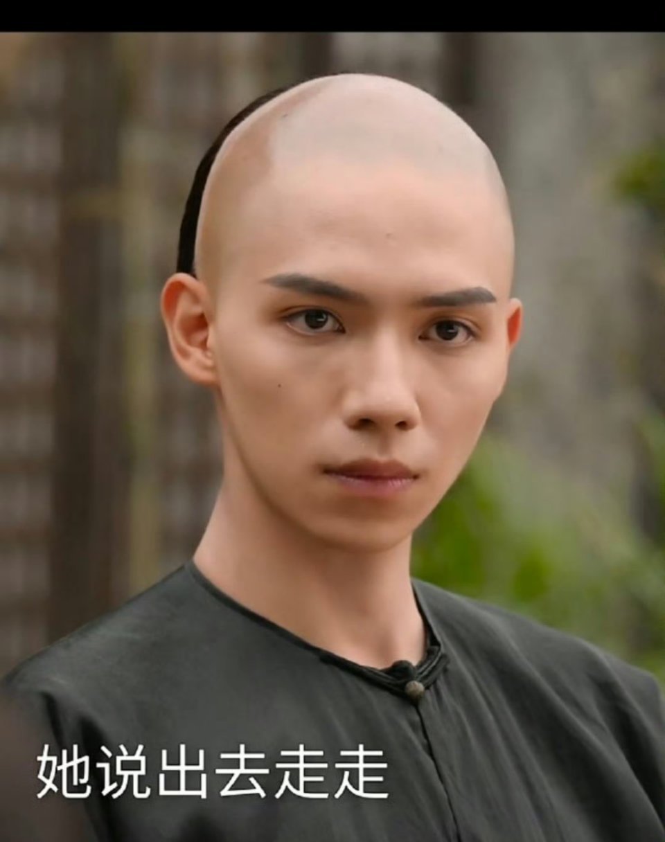 相较之下，图三都变得眉清目秀了 