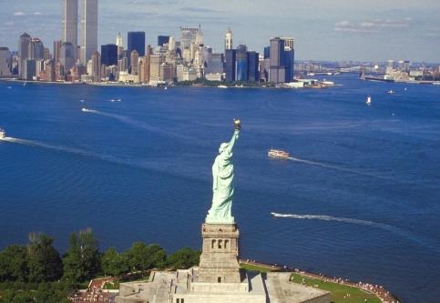 美国衰落了吗？
这个问题本身就会令很多人愤怒，美国衰落有这么多的证据，还有什么可