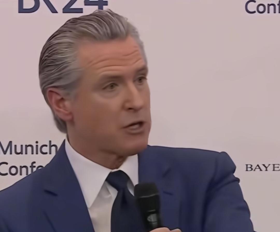 现在大家都忙着准备过新年了，但国际间却不平静。一觉醒来，传来了几个国际新消息。