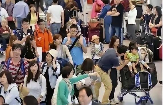 别猜了，中日现在暂时还打不起来，因为有两个信号被我们忽略了。

大家最近是不是看