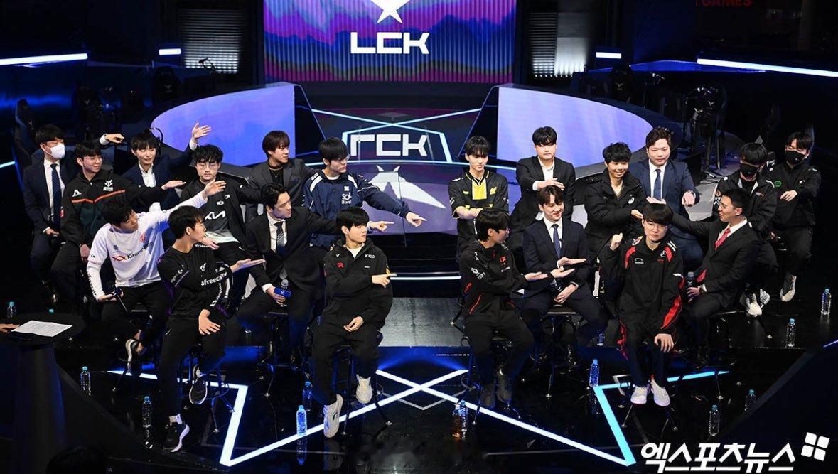 hhhhhhh预测时好搞笑的画面

#2024LCK春季赛媒体日##lck九支队