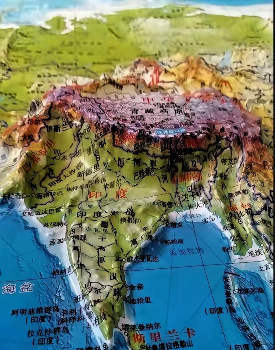 印度最近这气温，真是把人热得满嘴跑火车。

居然有人在网上喊着要炸开喜马拉雅山，