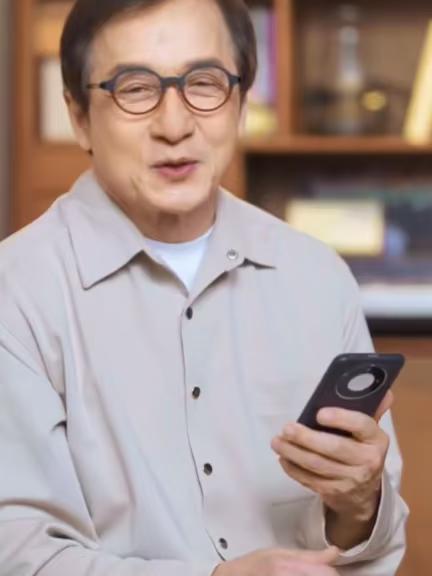 成龙大哥估计现在瑟瑟发抖，
原因很简单，
他年纪越来越大，四年内送别了15位好朋