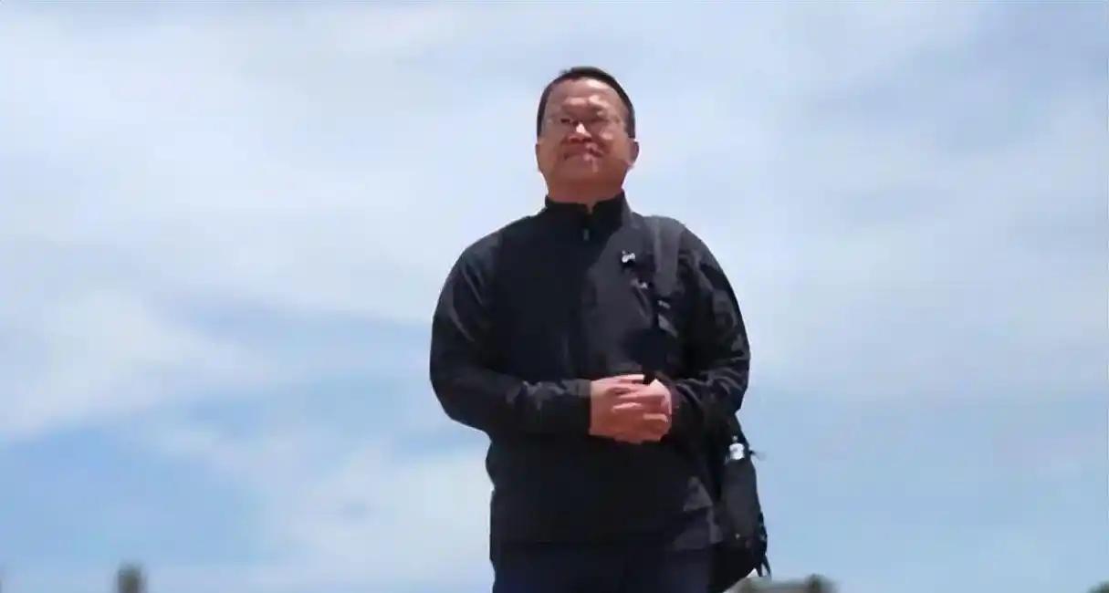 回国第一件事不是回家，是上法庭？九年前被扣在异国他乡，如今他要把世界最贵公司拉下