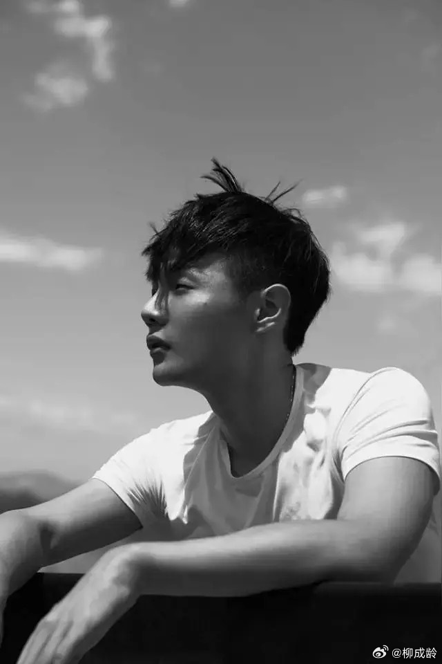 解读单依纯改编好坏李荣浩能否追责背后，是创作权与表达权的拉扯。单依纯的改编被赞为