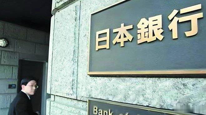 凌晨的汇市真是让人睡不着。日元一夜之间暴力拉升，美元兑日元跌超3%，这幅度在平静