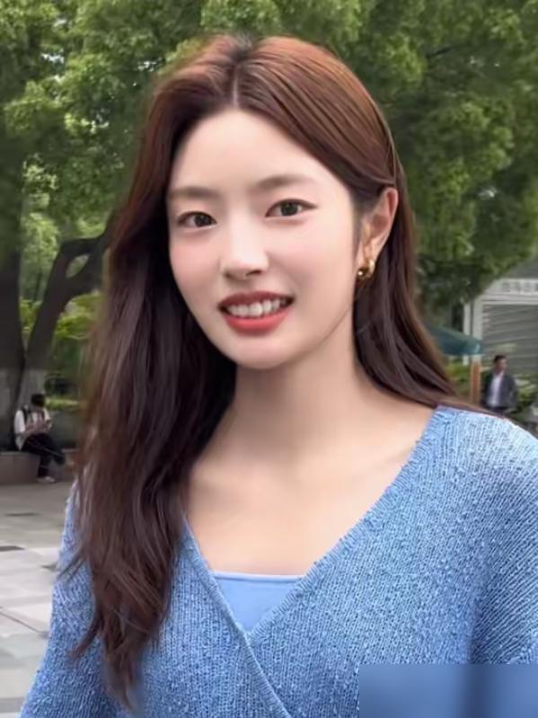 你没看错，别吹徐若涵“演技翻身”了，那是资本的安全垫。
《夏花》6.9，《爱你