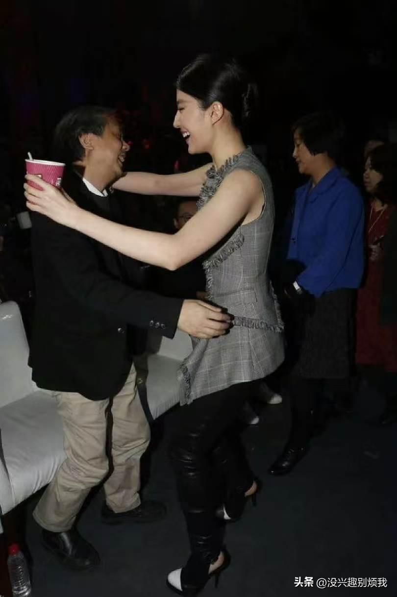 刘亦菲，哎，要赔导演西装外套了