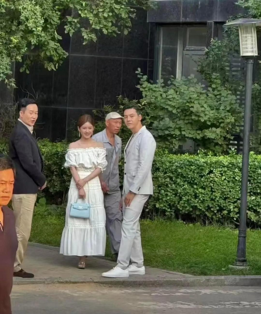 偶遇明星，赵露思是真的不上镜 
