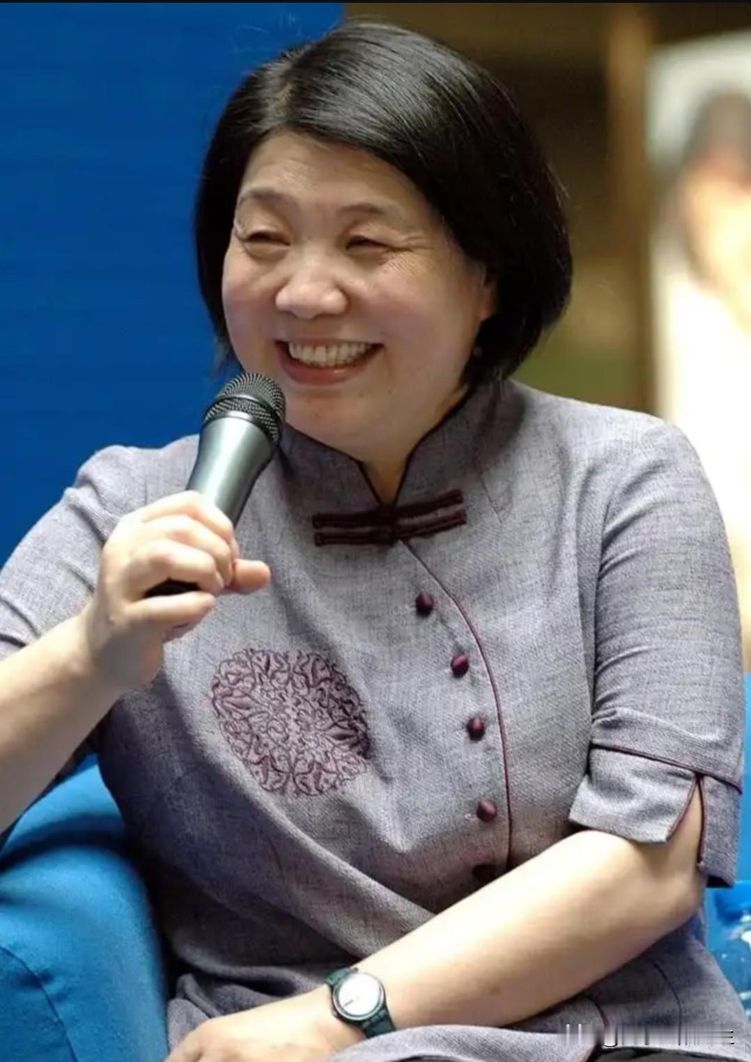 毕淑敏有言：“无论工作还是生活，用心选合适的，而不是为不合适的费心。”

有句话