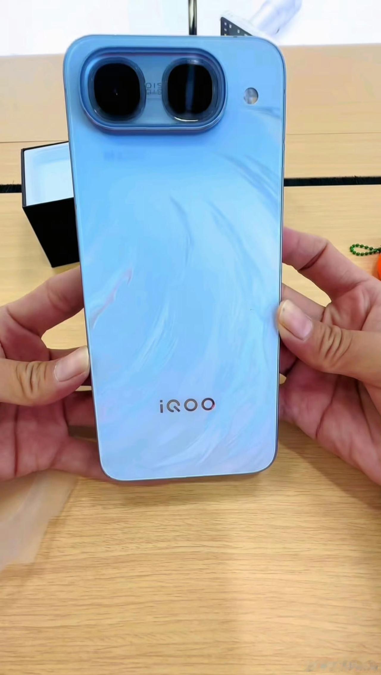 iQOO Neo11至尊版要来了!

周一估计会官宣，天玑9500定制芯，国产顶