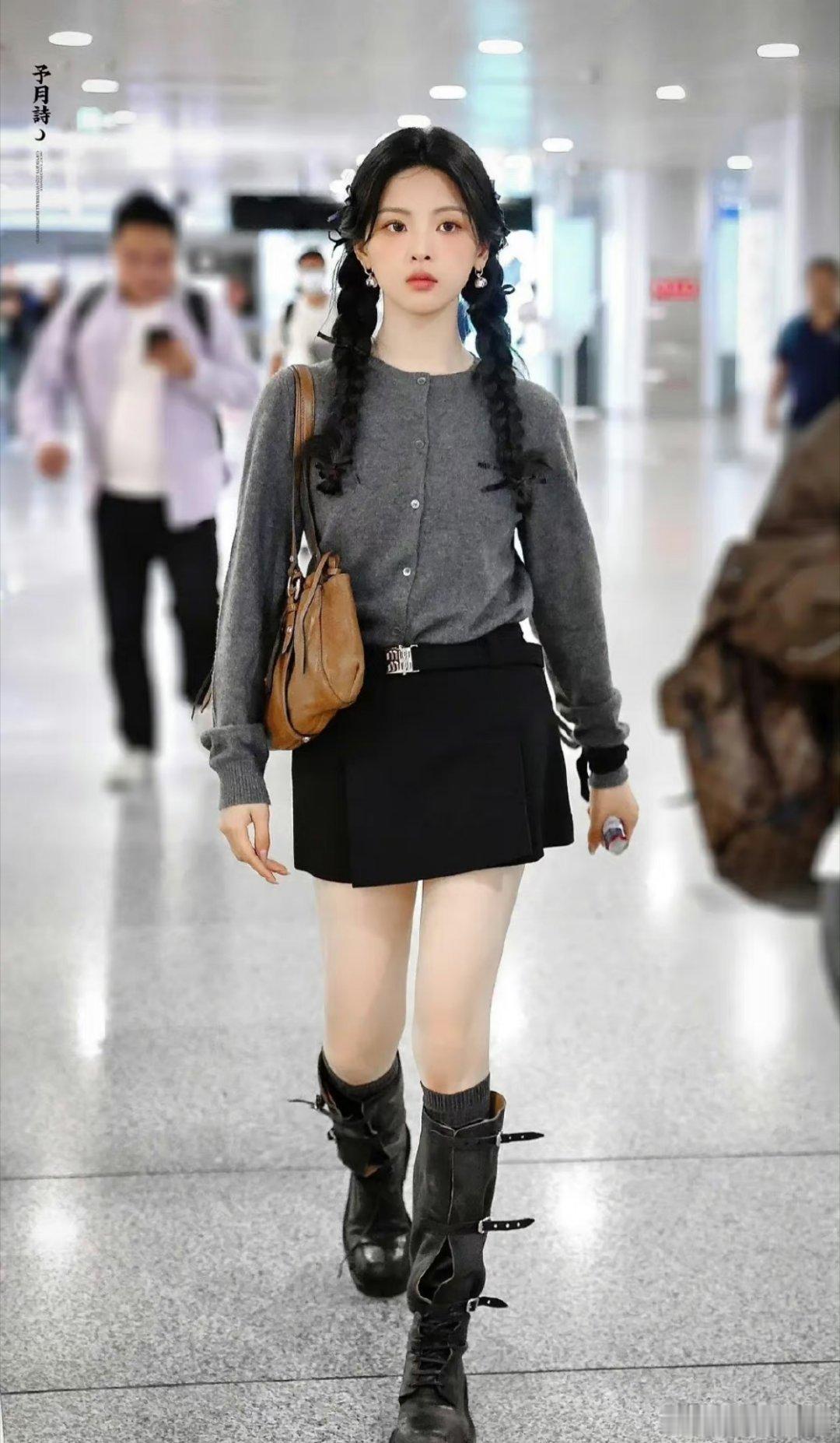 哈哈哈哈哈哈哈 杨超越也是和鞠婧祎一样 爱上了miu系嘛？ ​​​