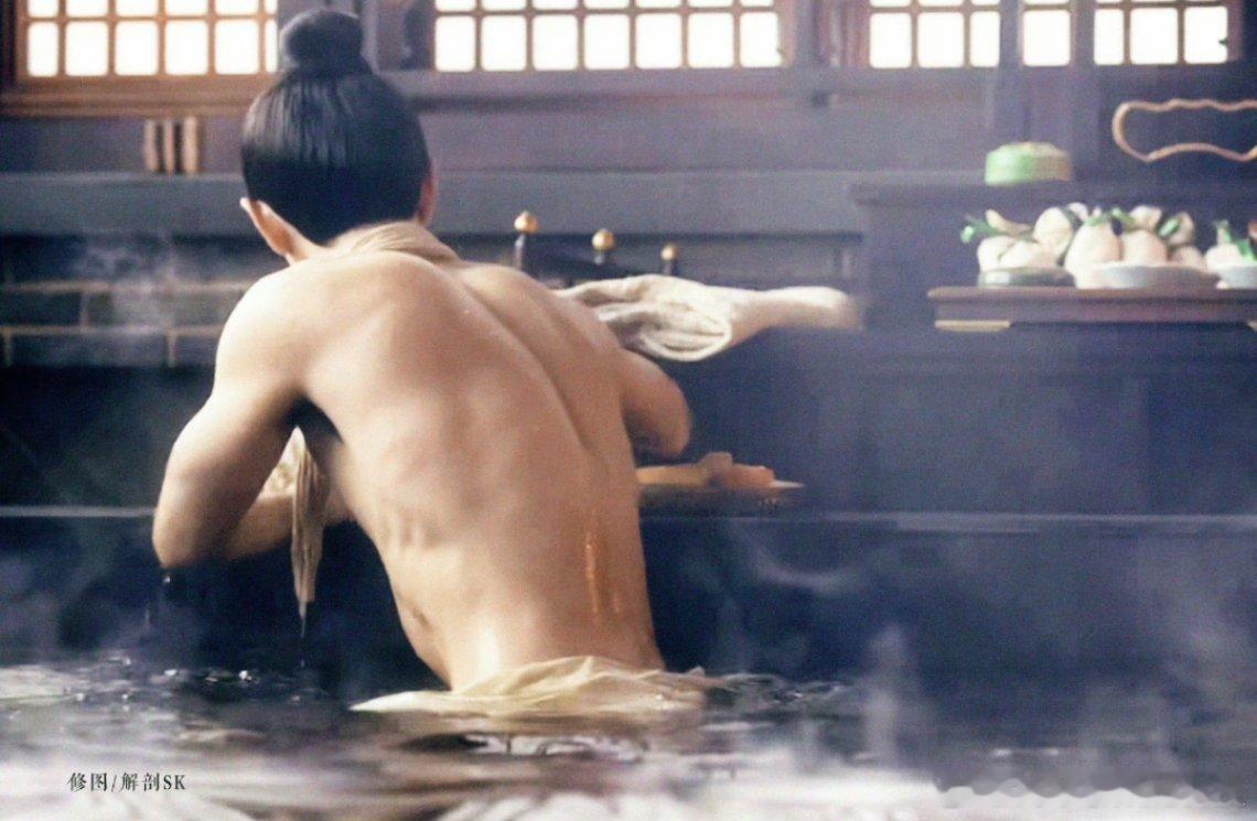 肖战洗澡戏肖战你漏点了，虽然有点不好，但是很多人爱看[笑cry] ​​​