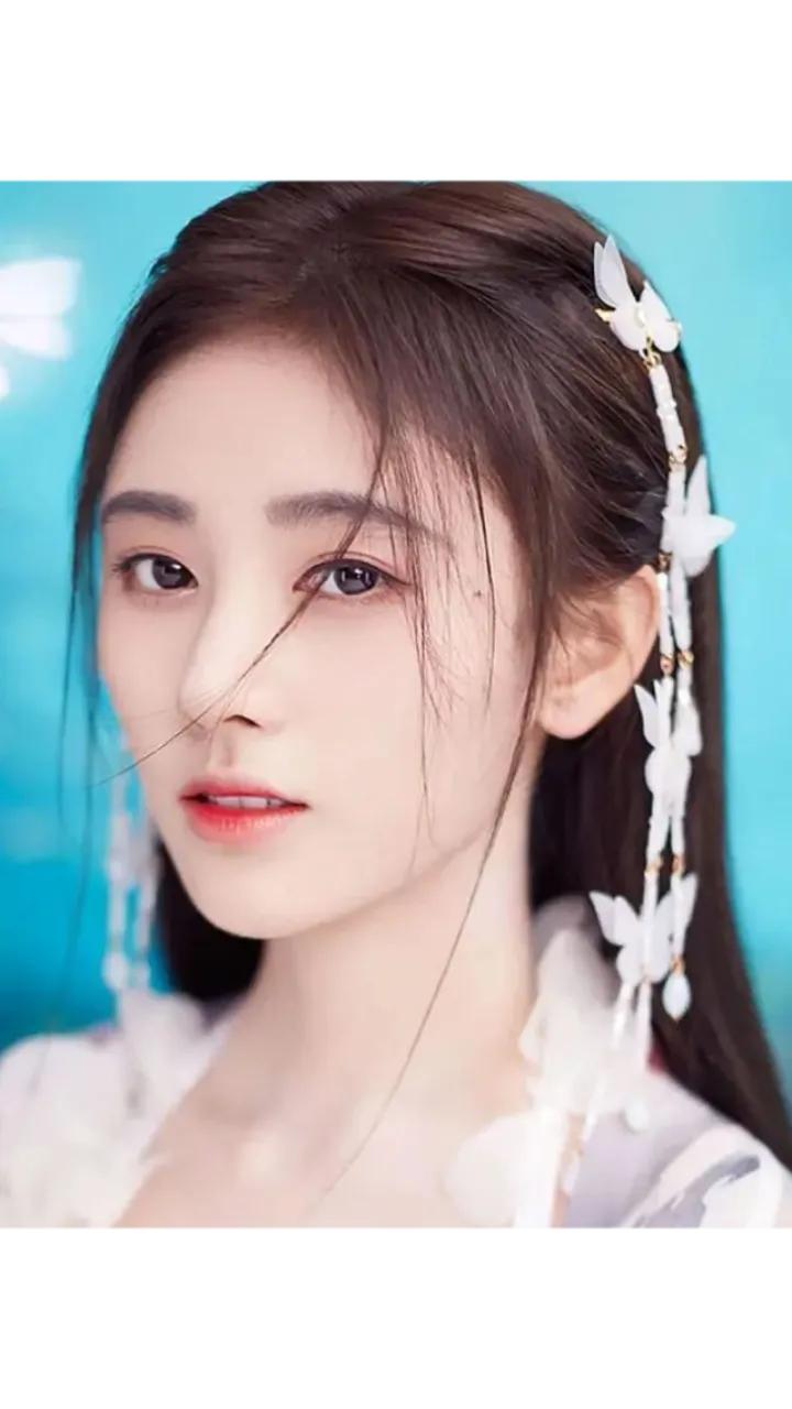 鞠婧祎新戏启航，合约风波背后暗流涌动

鞠婧祎与郭敬明携手的新戏近日宣布开机，瞬