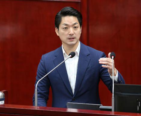 台北市长蒋万安对外表示，9月27日，就亚运赛场台湾观众挥舞“Taiwan”字样毛