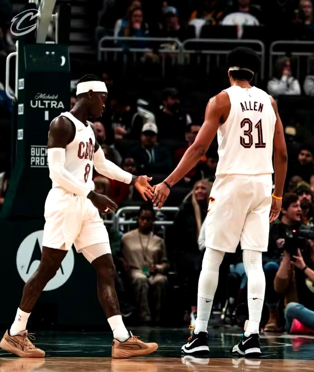 3核心全伤，骑士2分惜败雄鹿
 
你攥紧手机喊出声，艾伦补篮命中，裁判却举牌判超