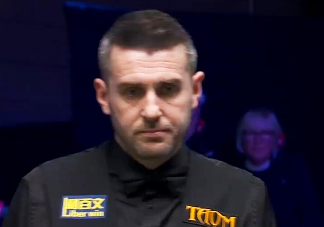 塞尔比单杆过百，6-2轻取霍金斯，锁定最后一个英锦赛四强席位！
 
 
北京时间