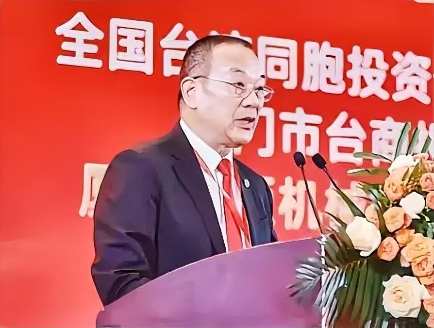 厦门台协会长韩萤焕5月25日表示，他确实曾请时任马英九基金会执行长萧旭岑转交一笔