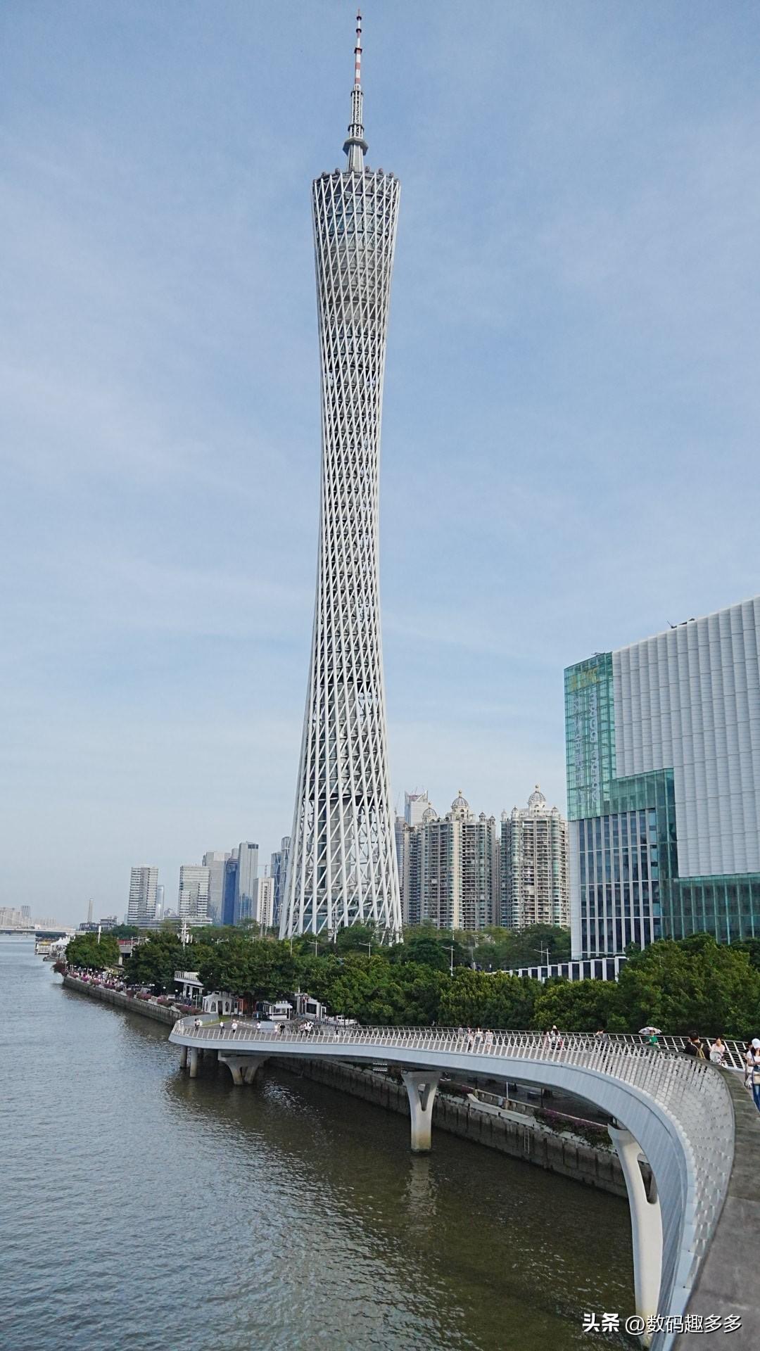 趁着天气不错，来登这个广州网红天桥，现在都免预约就能登上，观看珠江两岸美景了，走