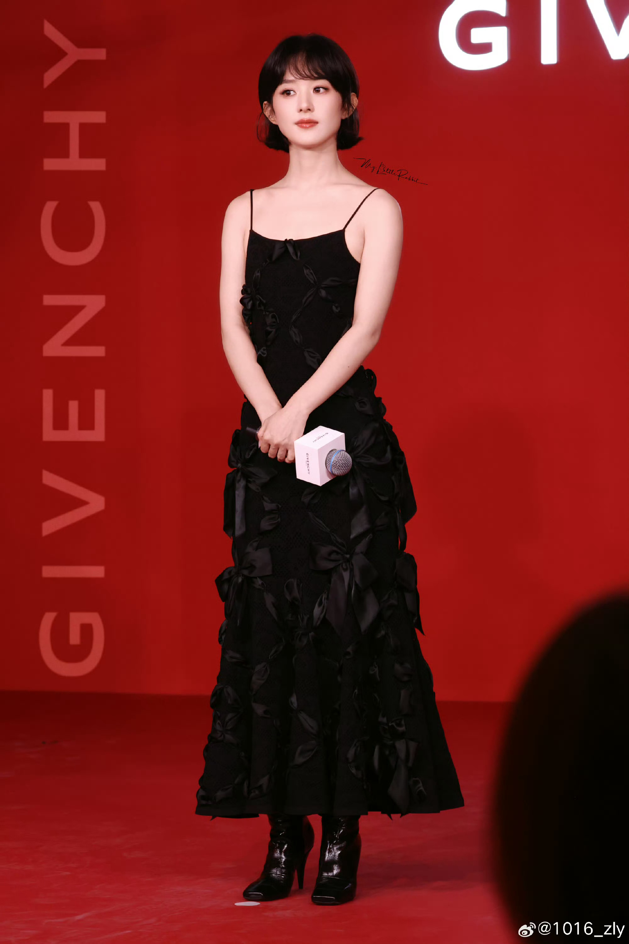 赵丽颖｜今日活动造型分享赵丽颖身着 Givenchy 2026 秋冬系列黑色蝴蝶