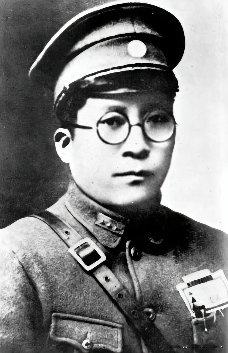 1949年，毛人凤问蒋介石：“关押了11年的杨虎城该怎么处理？”蒋介石看了毛人凤