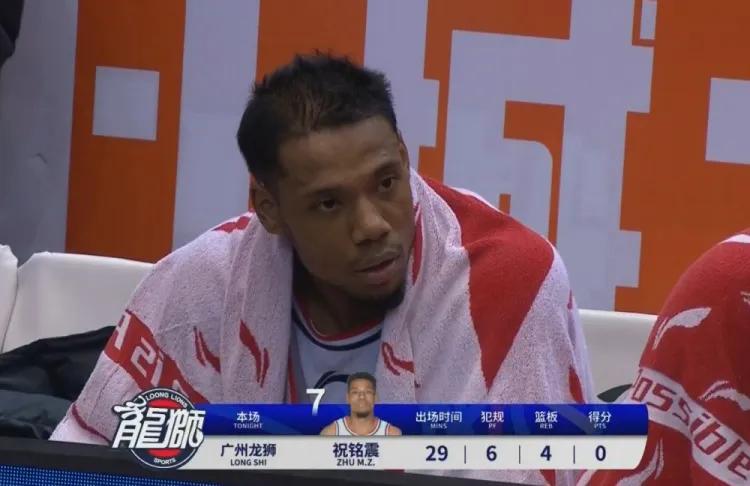 祝明震打得太挣扎，6犯规4篮板，空篮都不进，他干什么去的？

山东队此前2胜3负
