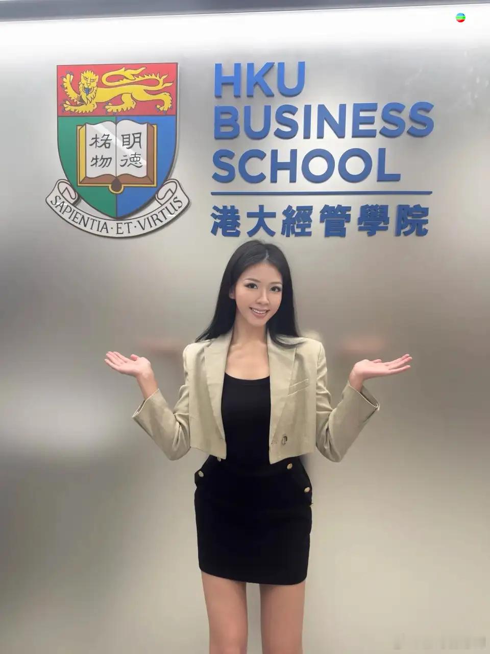 港姐亞軍梁嘉莹港大碩士畢業  五官精緻愈嚟愈fit獲讚顏值升級.2024年港姐亞