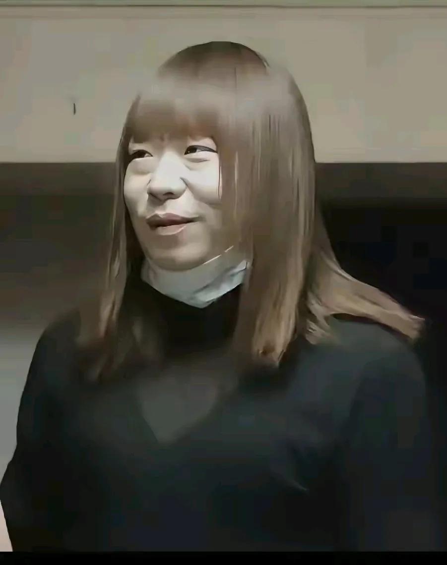 这两天网络上最火爆，最红的人，应该就是这位叫阿红的“红姐”，其实称她为红姐那可不