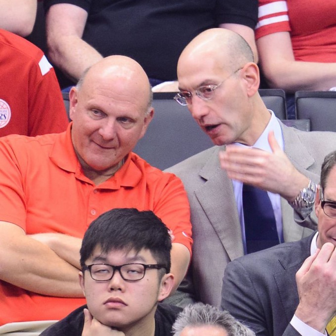 据davidaldridgedc 报道，在董事会会议之后，肖华倾向于采取“让正当
