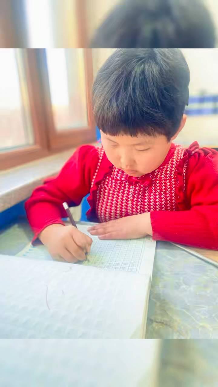 男人一句奔的把我就是个机灵的baby。哎呀呀瞪大眼睛。