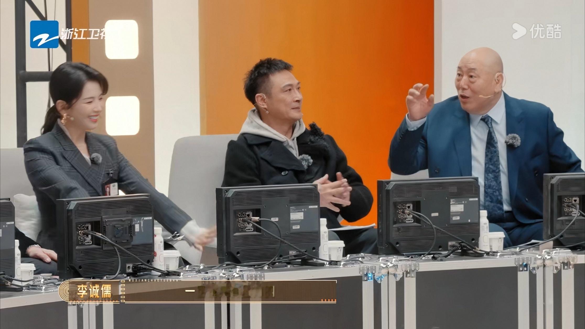 不怎么熟有点不好意思还是为了帮助别人，帮完后刘涛就会变成一只小猫～图二也一样～ 