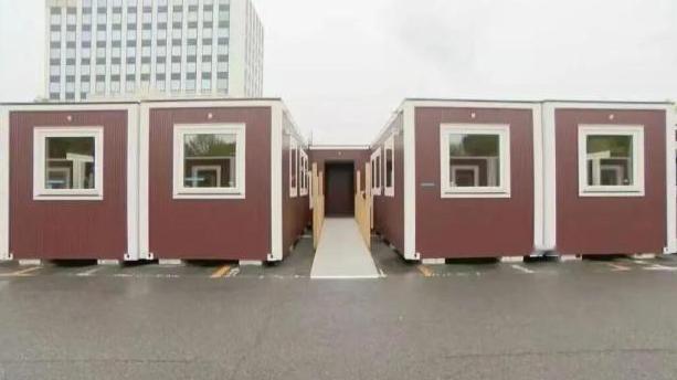日本真是绝了，亚运会给运动员安排的住宿标准，居然是集中箱房，进入到房间中，运动员