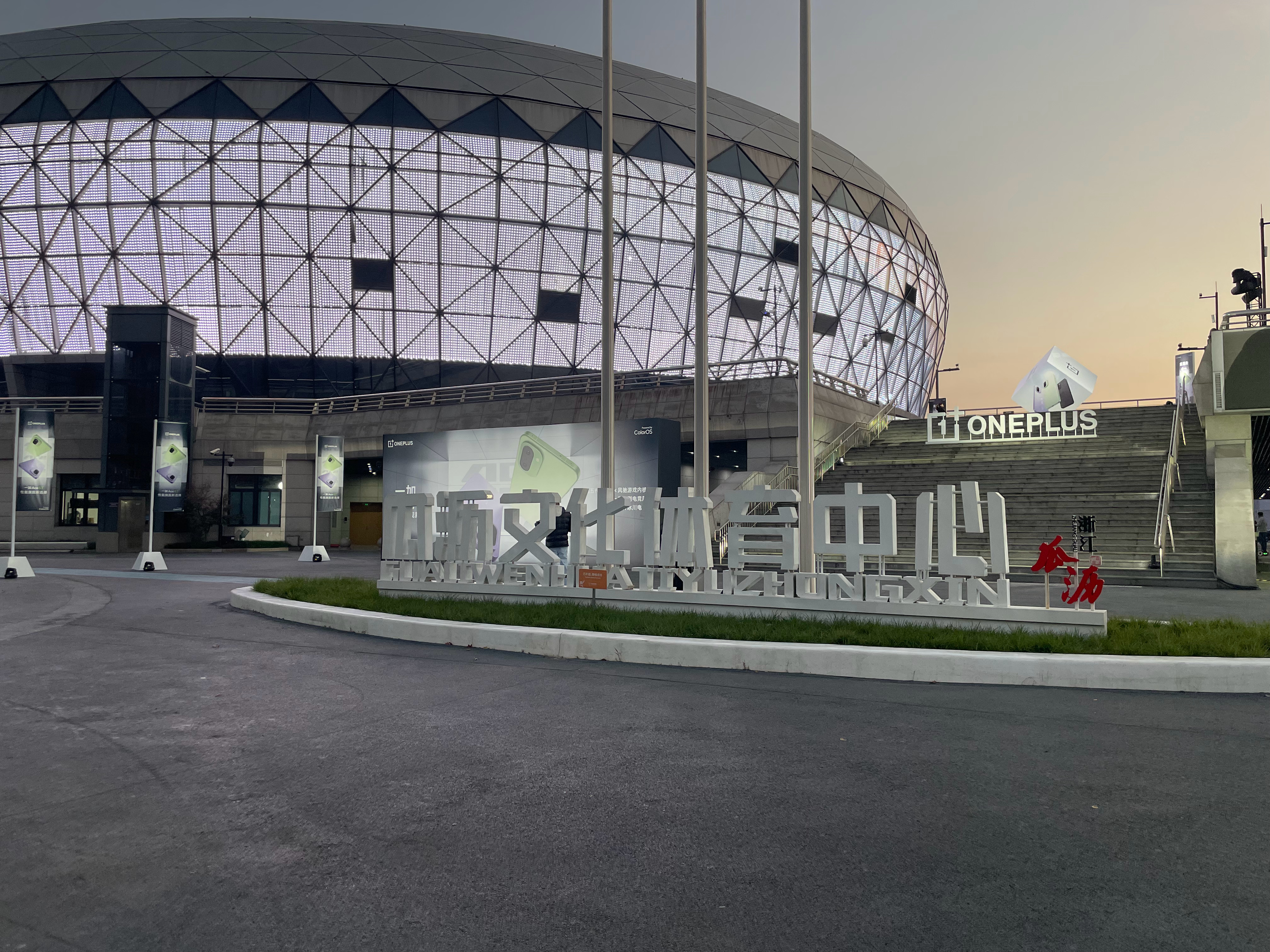 到会场了，今晚揭秘一下一加Ace6T 隐藏的猛料。一加Ace6T新品发布 评论区