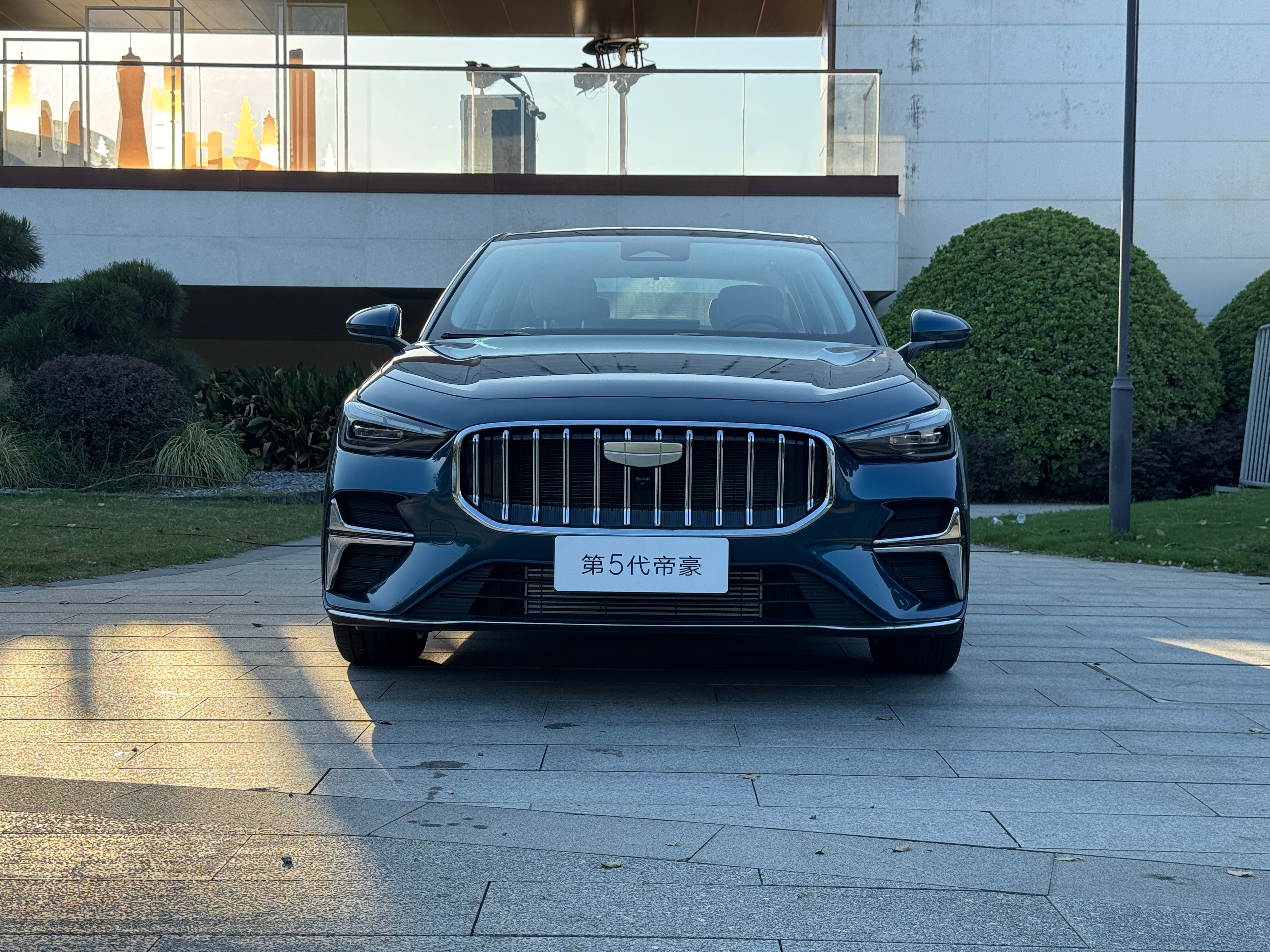 作为基于新一代BMA Evo全球模块化架构打造的车型，第5代帝豪在颜值、舒享、空