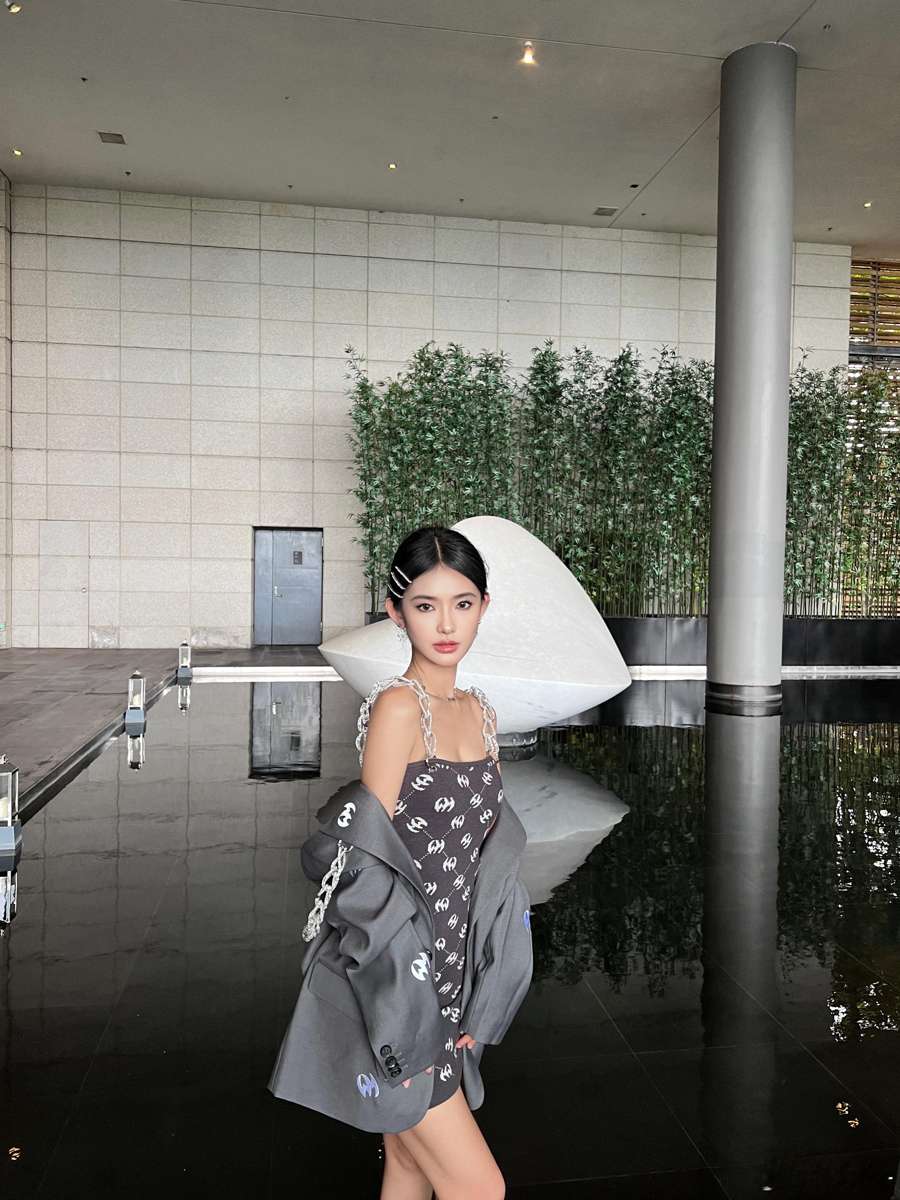 𝐎𝐎𝐓𝐃｜今日穿搭🧩「包臀裙搭配西装外套我真的❤️了」#每日穿搭# 最