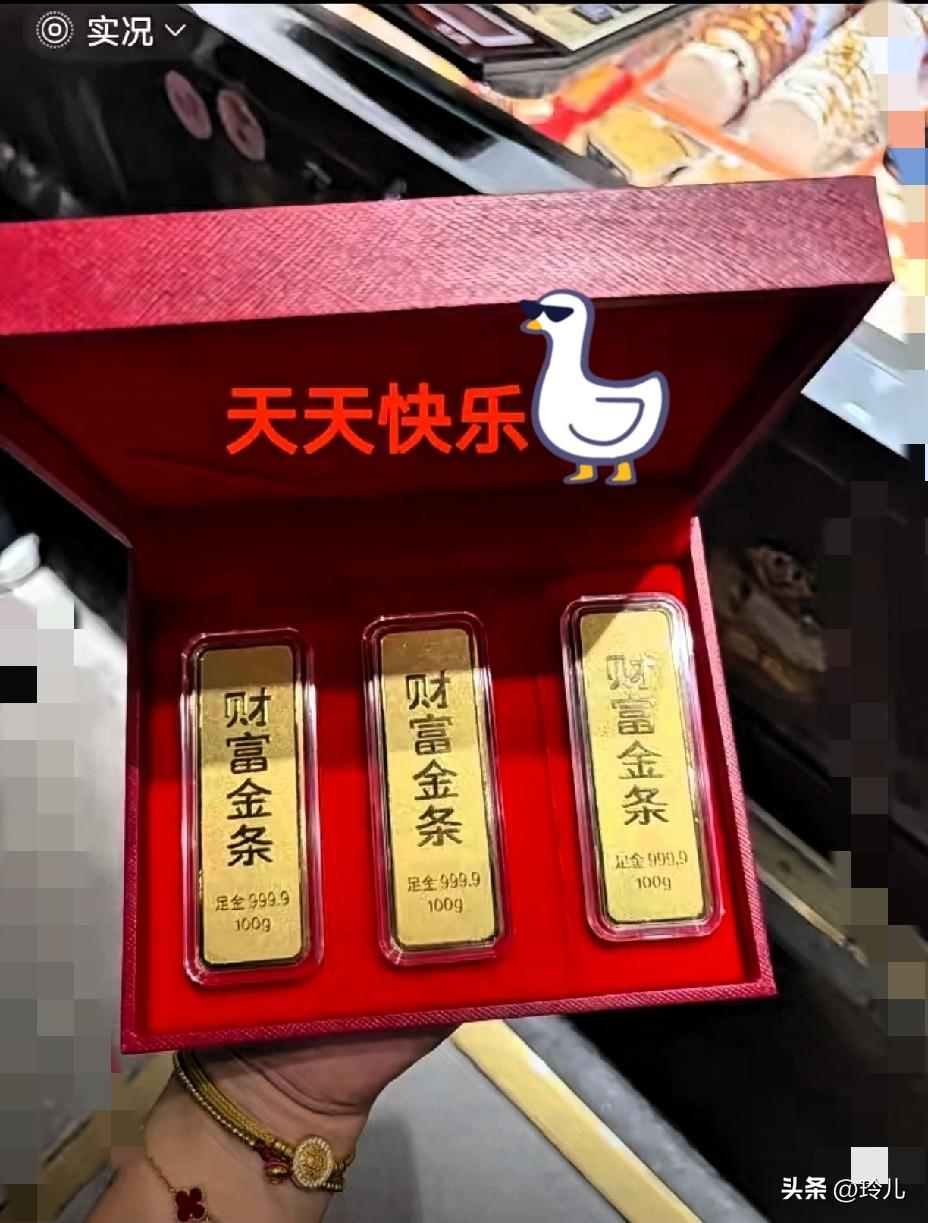 手里有黄金的朋友，

今天心情真的像坐过山车。

3月30日周一，金价开盘小幅下