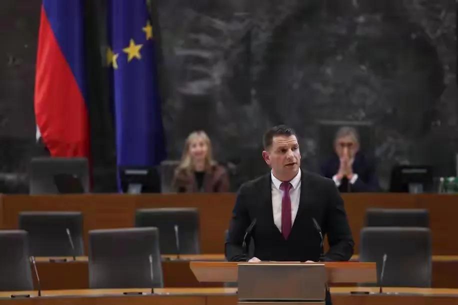 最近国际上炸开了锅，斯洛文尼亚竟然打算公投退出北约，大家都在猜测，北约会不会迎来