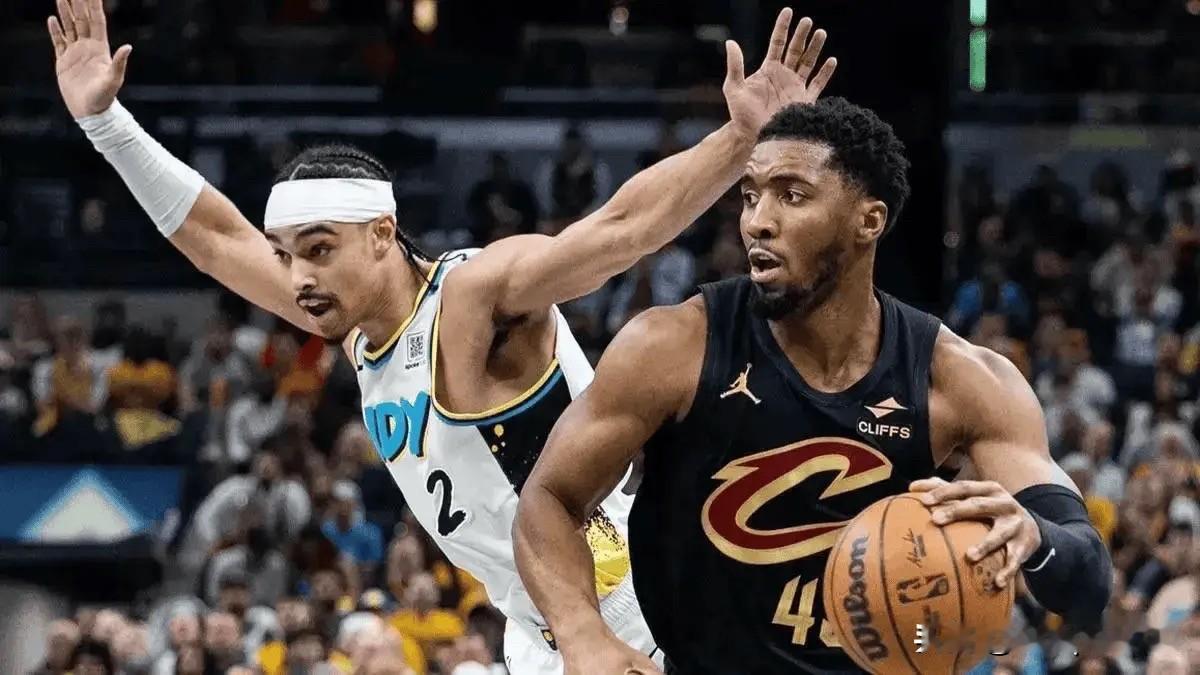NBA官方今日更新社媒，公布了本赛季最佳阵容一阵名单。

具体为：扬尼斯-阿德托