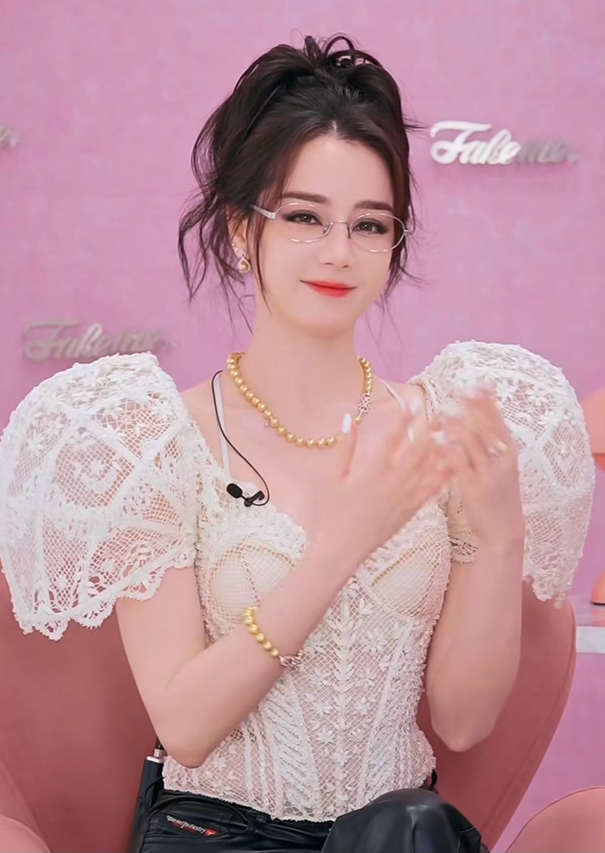 粉丝说的这么高贵，所以迪丽热巴穿着好看吗？迪丽热巴直播