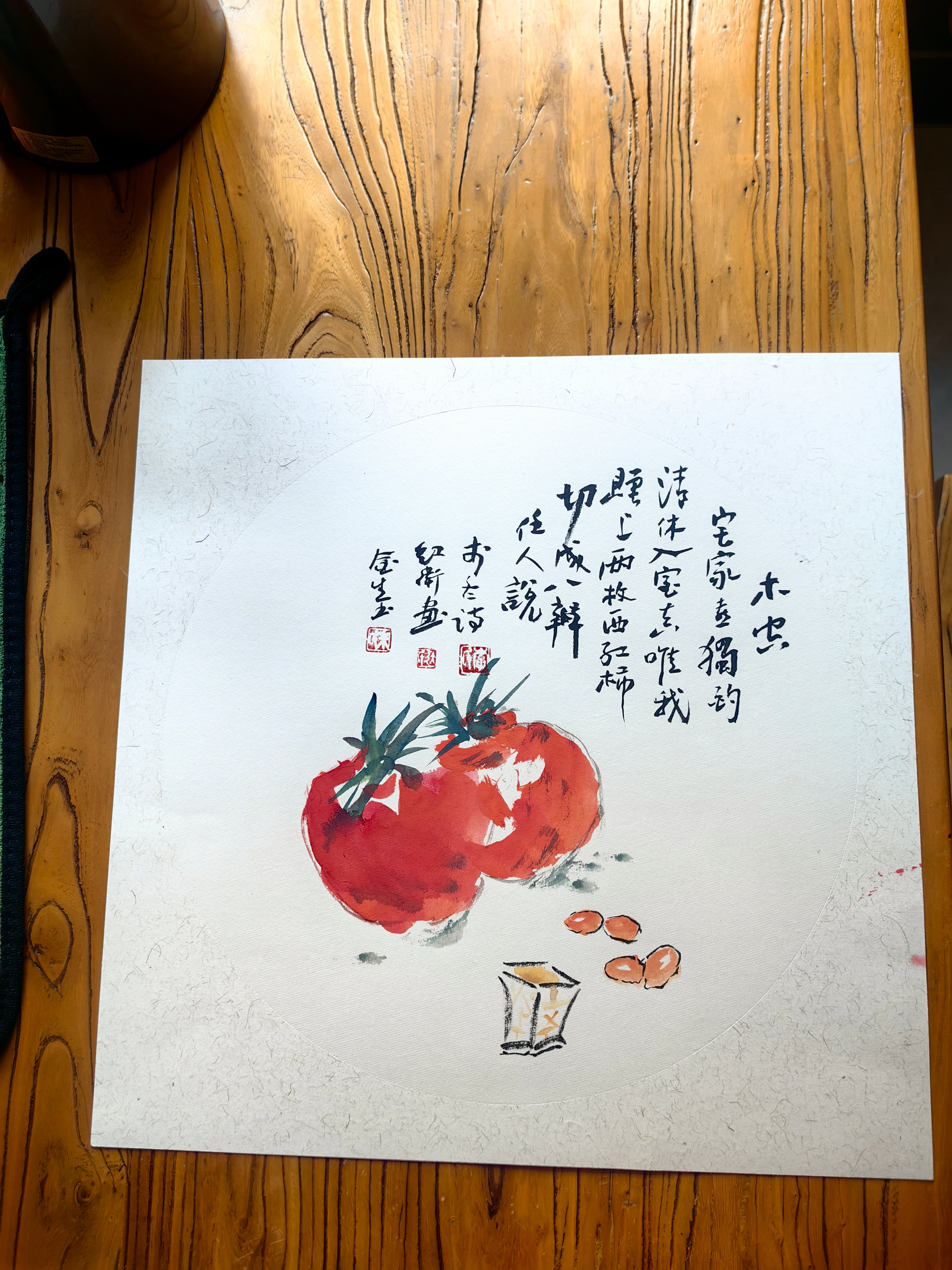 女画家来半书酒屋作客，送归“三友图”让我补章，顺路买了几袋下酒菜。经她妙手摆布，