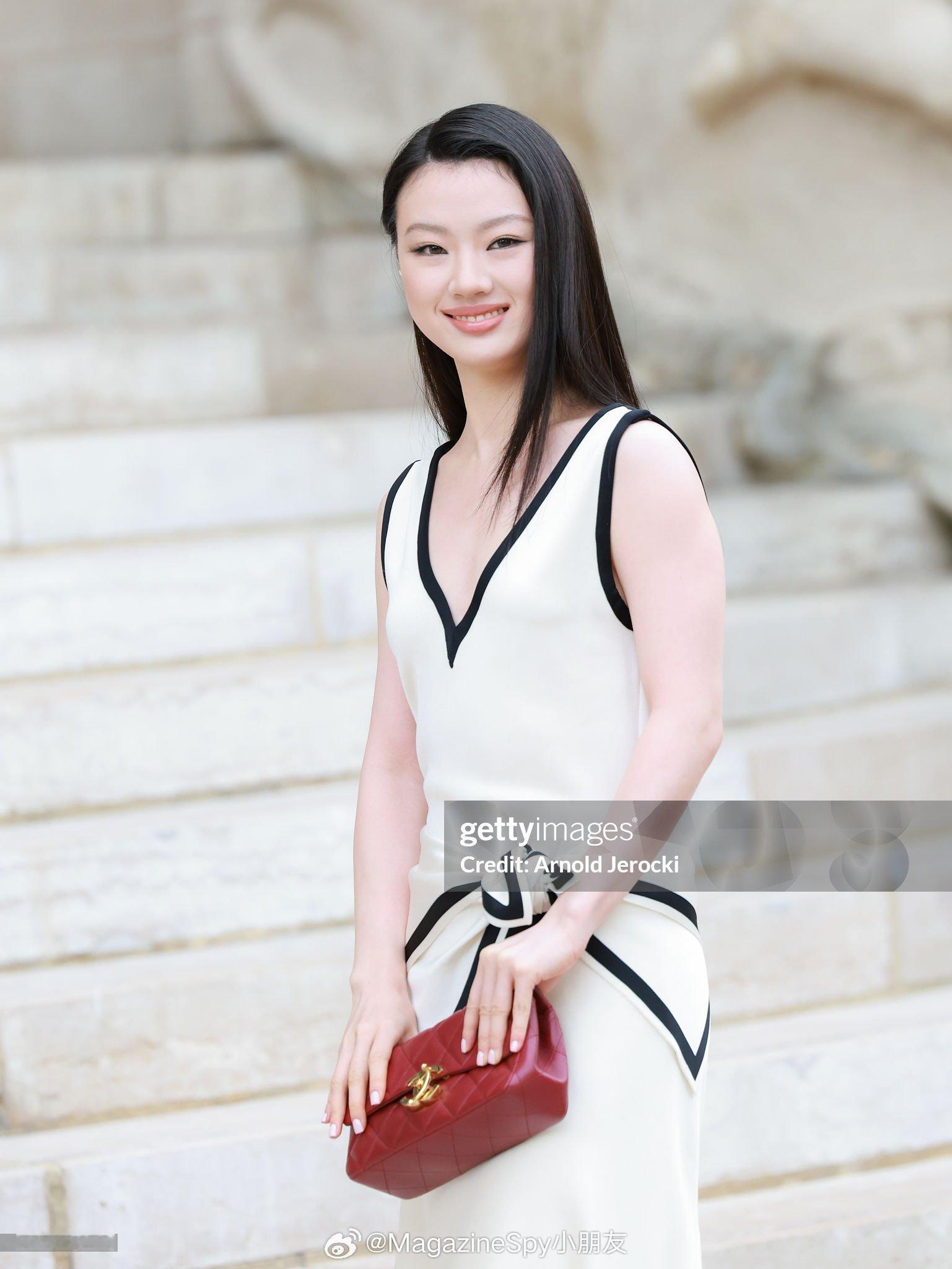 一组18宫格单依纯G社生图来袭‼️ 亮相巴黎高定时装周CHANEL高订大秀，第二