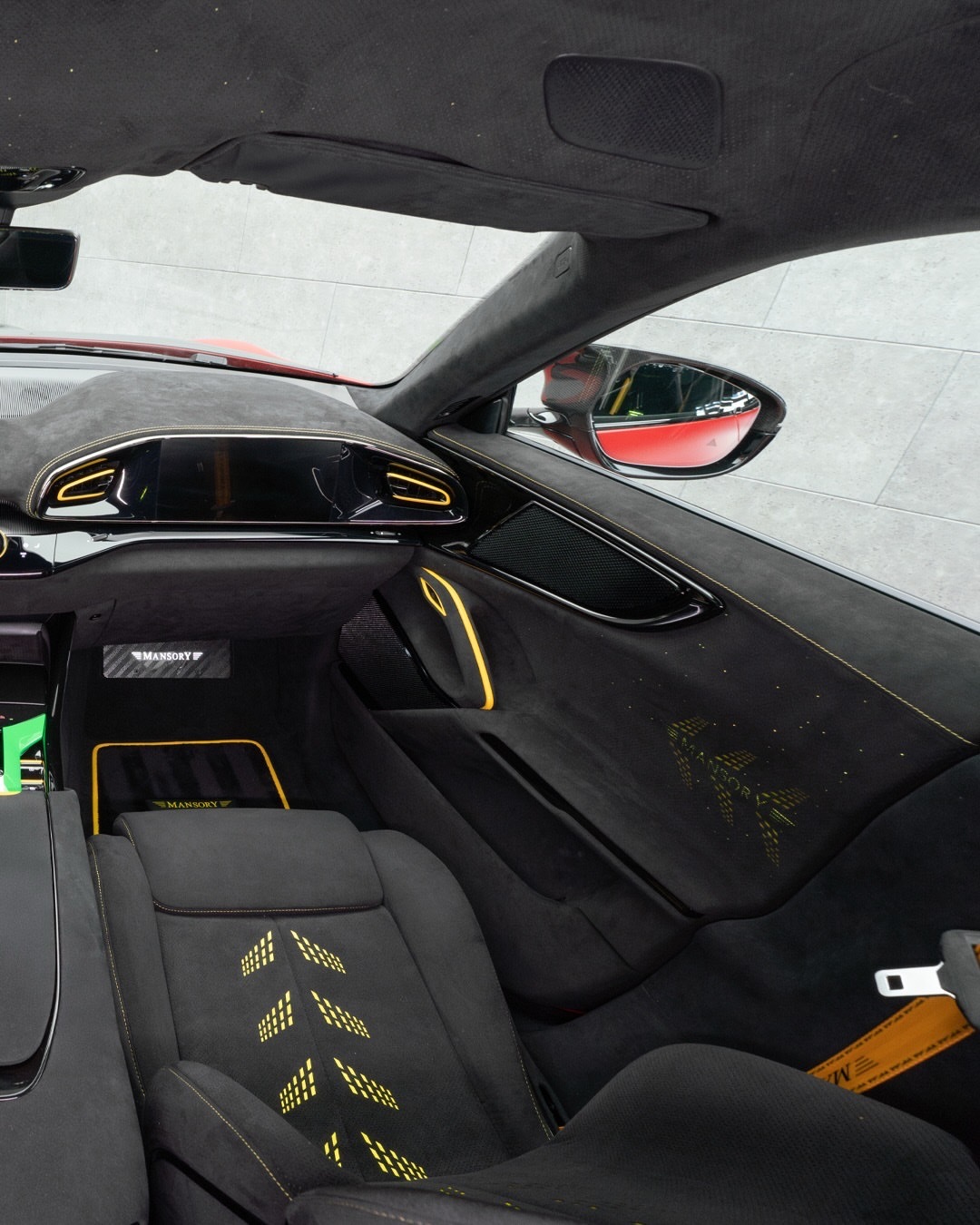 MANSORY为法拉利Purosangue推出的软套件包含多个覆盖车身关键区域的