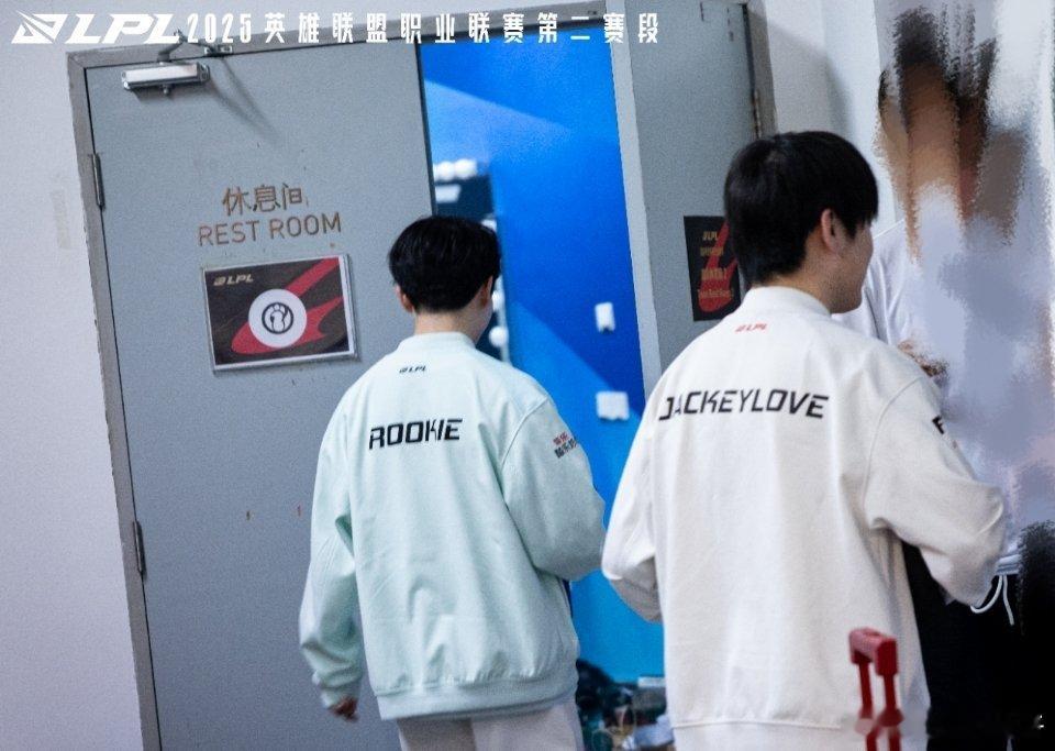 今后各自曲折。仁川双c竞技游戏英雄联盟[超话] ​​​